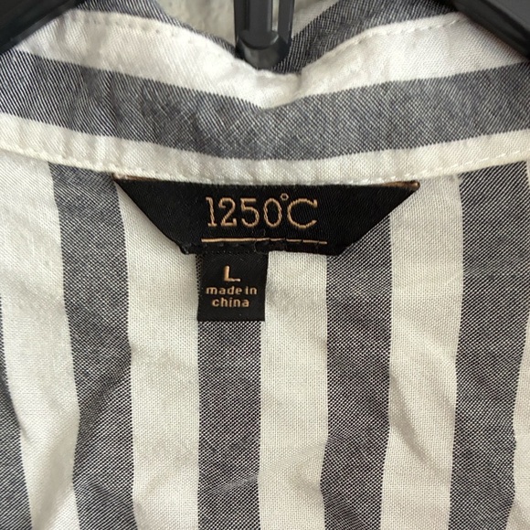 1250C Striped Gray Button-Up Women’s Top L - Picture 9 of 10